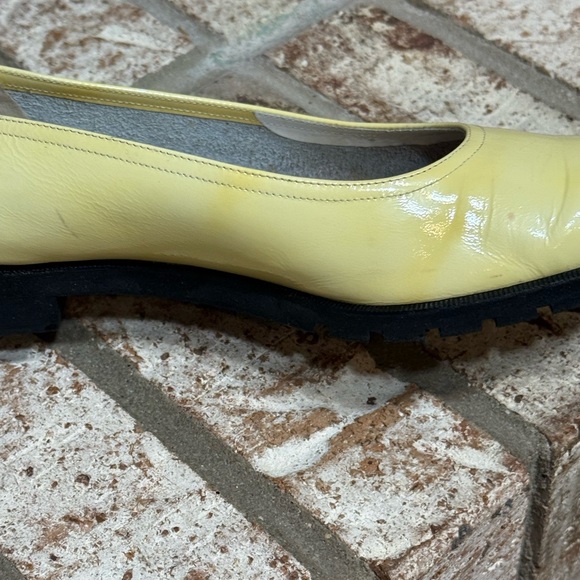 Vintage Salvatore Ferragamo Italian Yellow Patent Leather Flats Size 8 - Picture 6 of 7